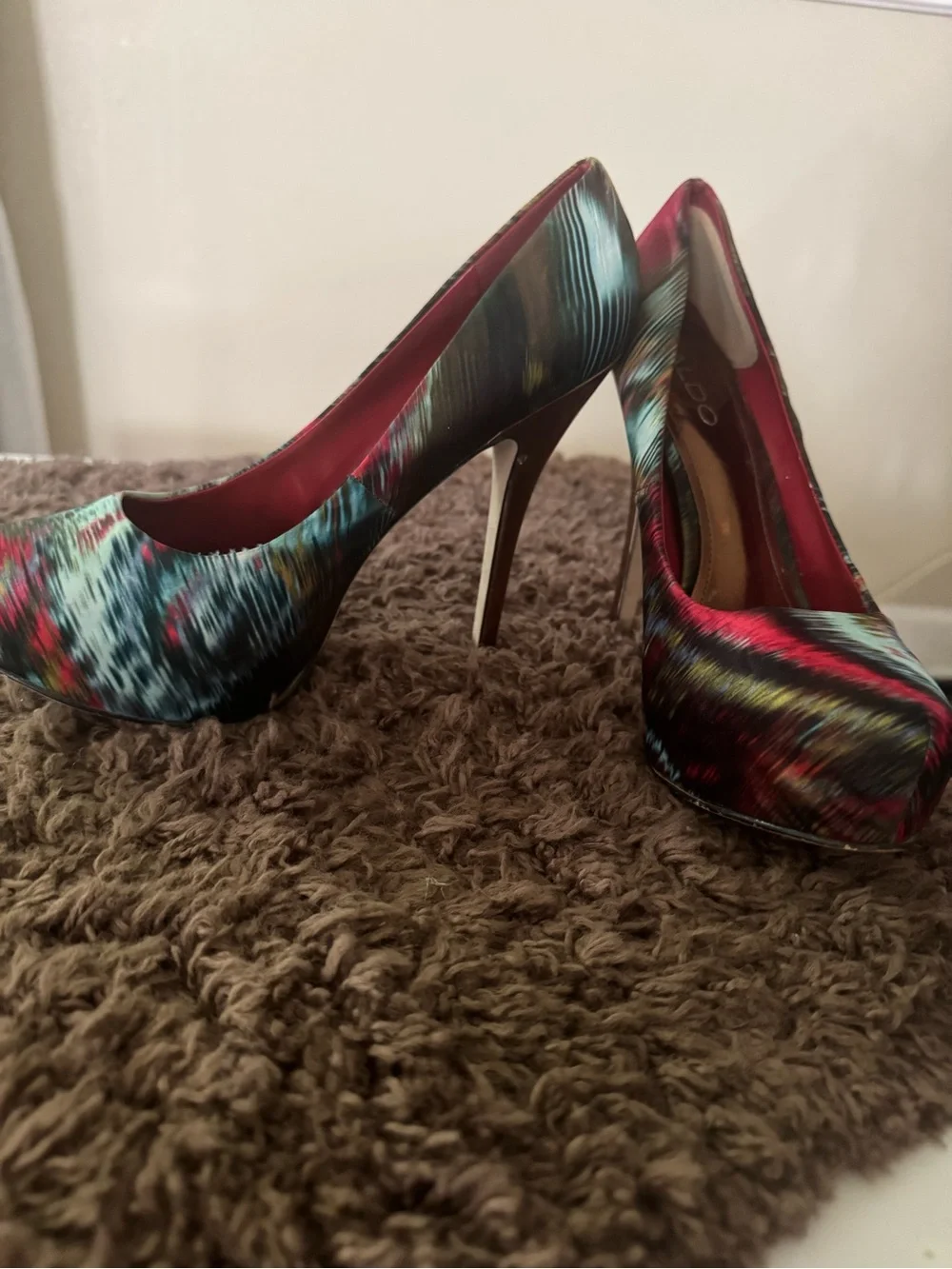 Aldo ikat patterned
